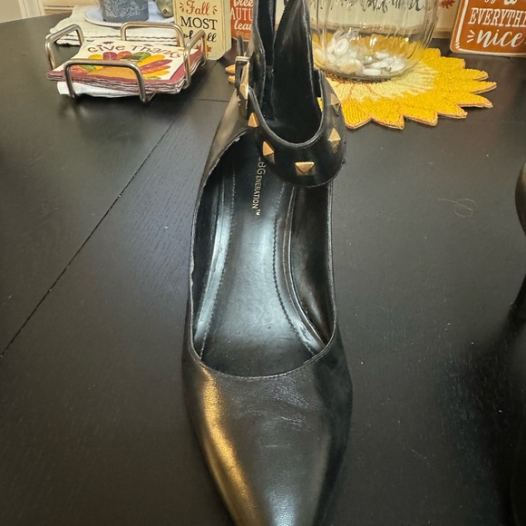 Bcbg heels - Picture 2 of 6